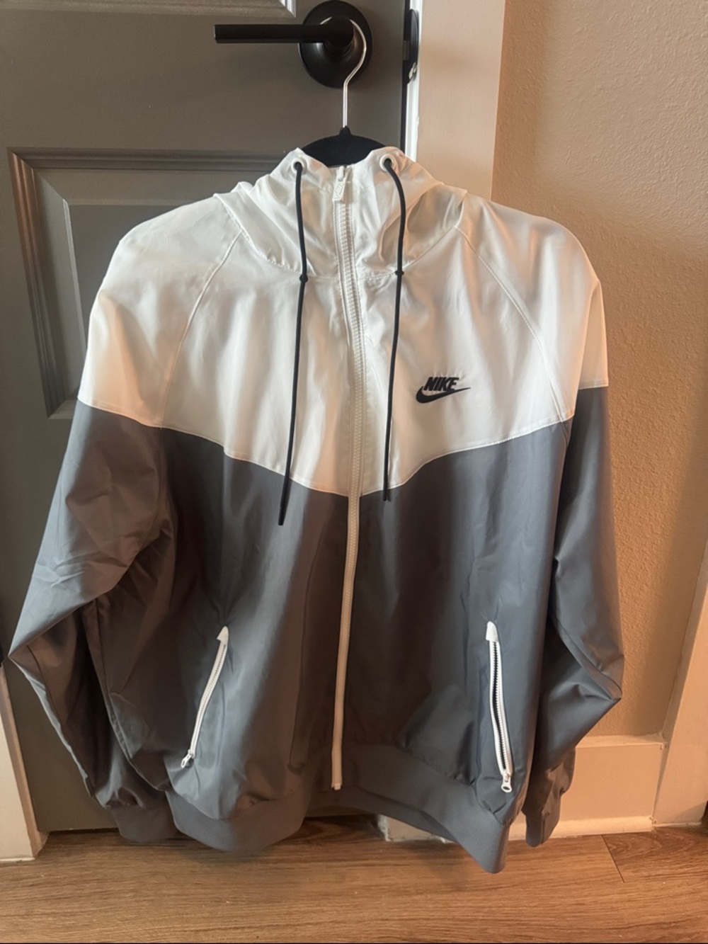 Nike Two-Tone White and Gray Hooded Windbreaker Jacket